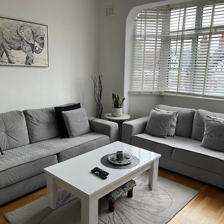 Lovely 2-Bedroom Apartment In Zone 2 לונדון מראה חיצוני תמונה